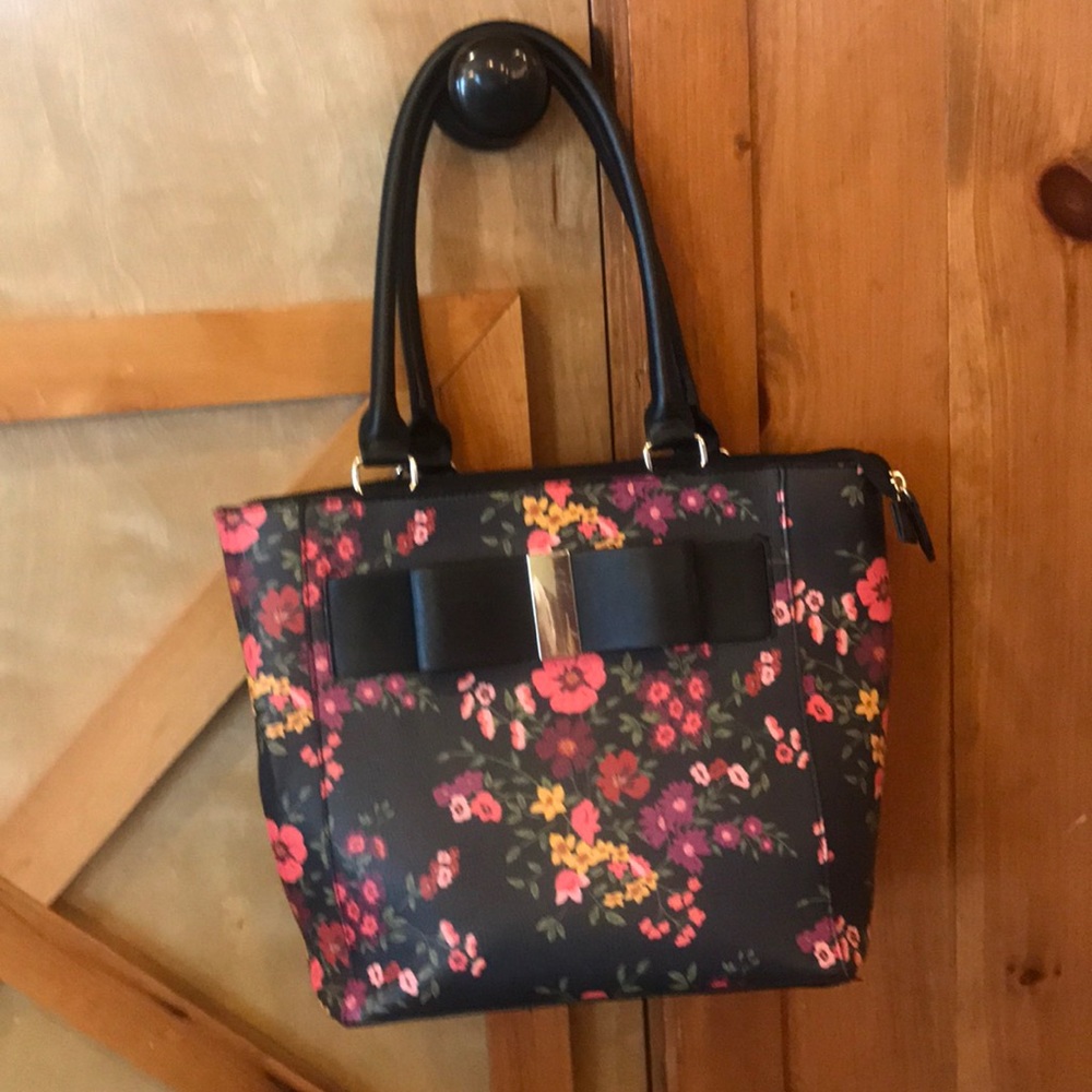 Apt 9. Purse